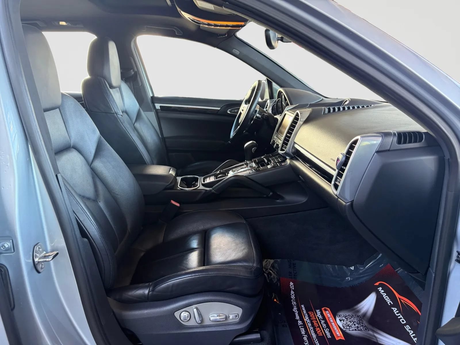 Used 2016 Porsche Cayenne w/ Premium Package AWD/4WD image 20