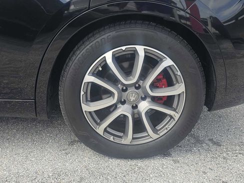 Used 2017 Maserati Levante w/ Luxury Package AWD/4WD image 4