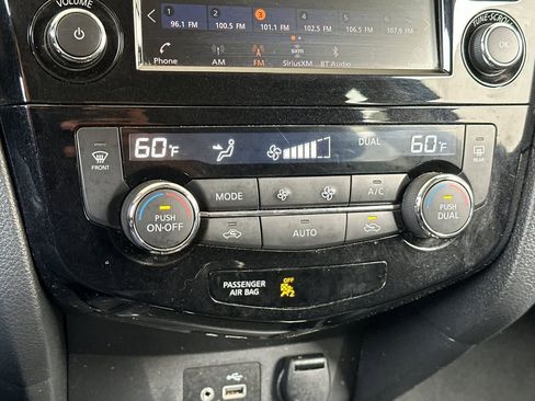 Used 2020 Nissan Rogue SV FWD image 21
