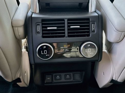 Certified 2025 Land Rover Discovery Dynamic SE AWD/4WD image 26