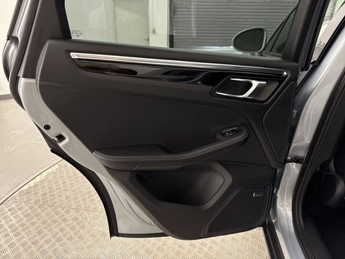 New 2025 Porsche Macan image 32