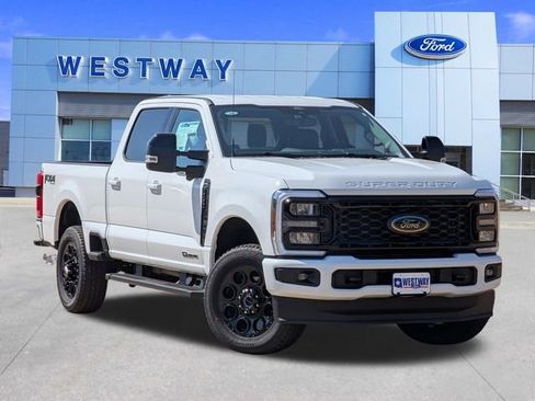New 2026 Ford F250 Lariat w/ Black Appearance Package image 31