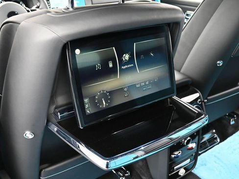 Used 2024 Rolls-Royce Cullinan Black Badge w/ Driver's Package image 28