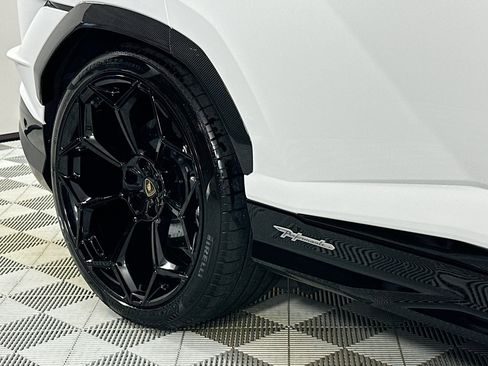 Used 2024 Lamborghini Urus Performante AWD/4WD image 34
