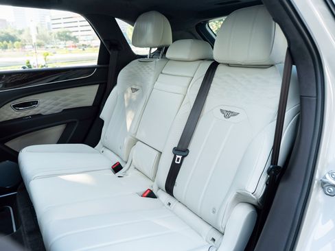 Certified 2025 Bentley Bentayga image 43