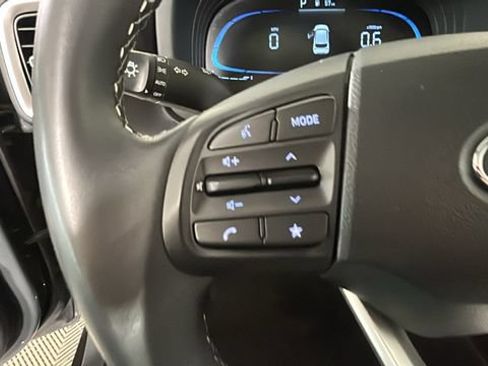 Used 2025 Hyundai Venue SEL FWD image 16