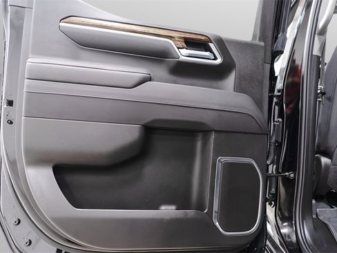 Used 2025 GMC Sierra 1500 Elevation image 27