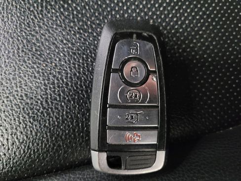 Used 2020 Ford Expedition XLT w/ Equipment Group 202A AWD/4WD image 32