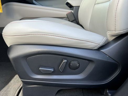 Used 2026 Ford Explorer Active w/ Active Comfort Package RWD image 12