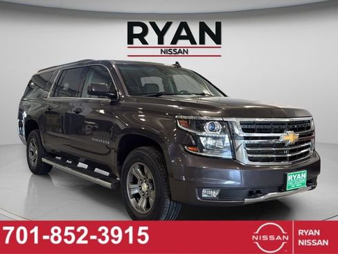 Used 2016 Chevrolet Suburban LT image 9