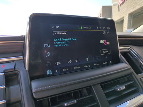 Used 2024 Chevrolet Suburban LT image 18