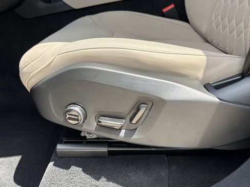 Used 2026 Volvo XC90 B5 Plus w/ Protection Package Premier AWD/4WD image 13