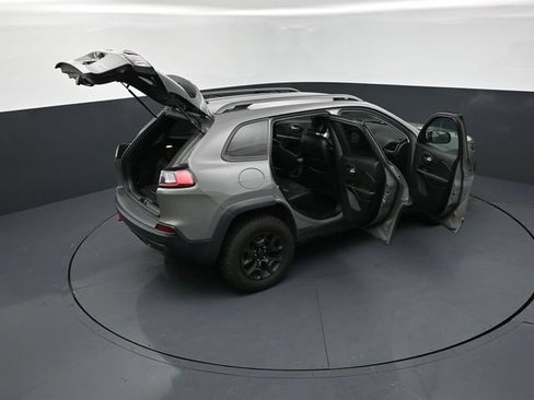 Used 2019 Jeep Cherokee Trailhawk w/ Cold Weather Group AWD/4WD image 26