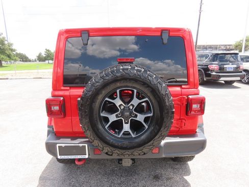 Used 2019 Jeep Wrangler Unlimited Rubicon w/ Cold Weather Group AWD/4WD image 13