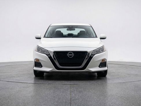 Used 2025 Nissan Altima 2.5 SV image 2