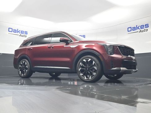 Certified 2025 Kia Sorento EX w/ Panoramic Sunroof Package FWD image 42