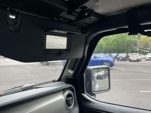 Used 2022 Jeep Wrangler Sport AWD/4WD image 29