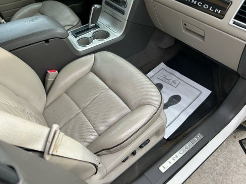 Used 2008 Lincoln MKX FWD image 11