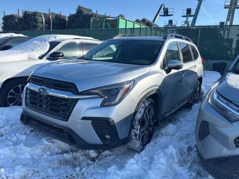 Used 2023 Subaru Ascent Limited w/ Technology Package image 2