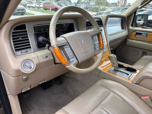 Used 2010 Lincoln Navigator 2WD image 19