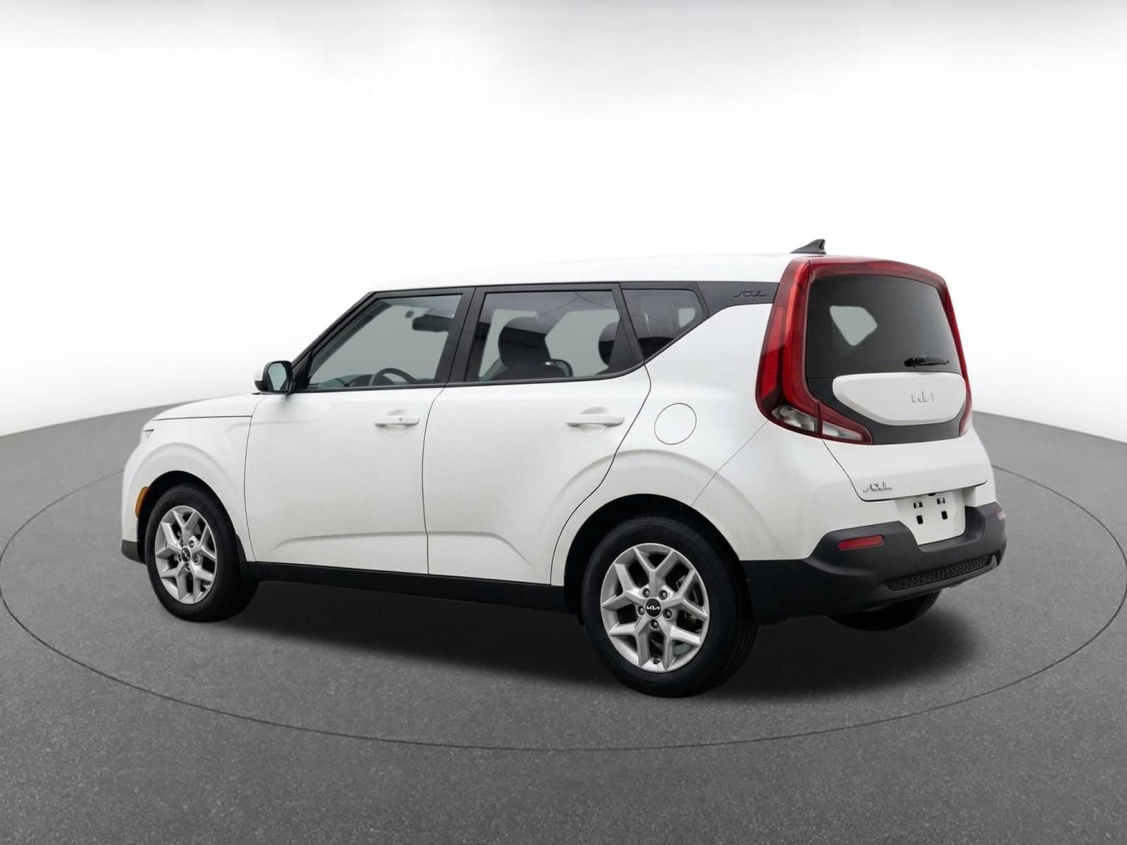 Used 2025 Kia Soul LX w/ LX Technology Package FWD image 6