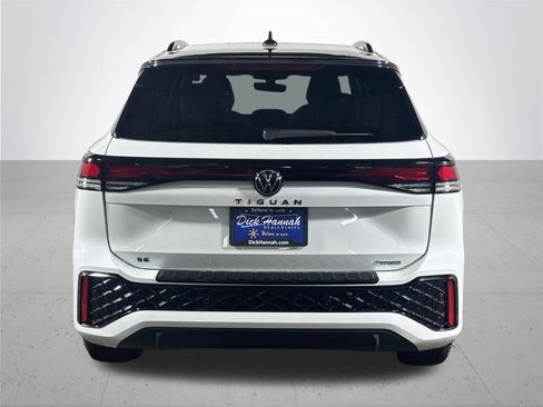 New 2025 Volkswagen Tiguan SE R-Line image 7