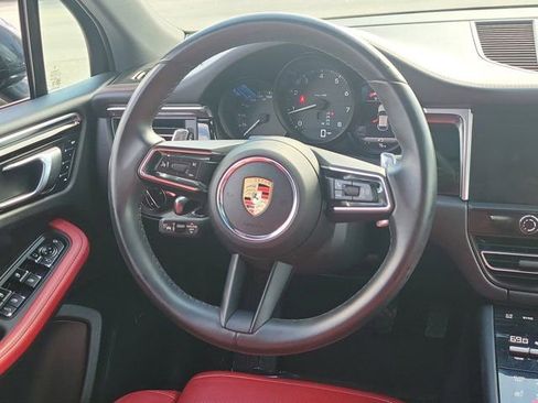 Used 2024 Porsche Macan image 18