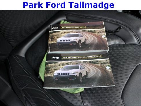 Used 2019 Jeep Cherokee Limited image 29