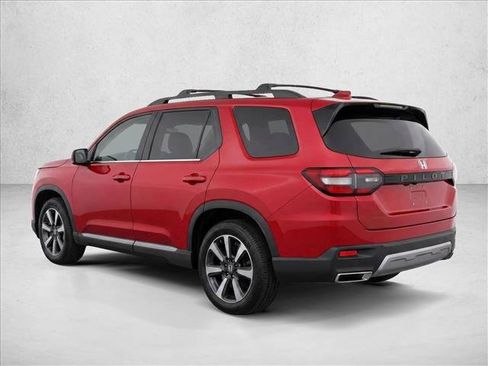 Used 2023 Honda Pilot Touring image 5
