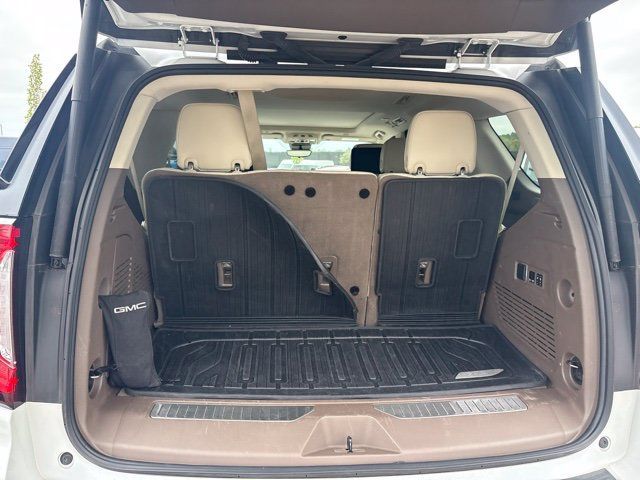 Used 2023 GMC Yukon Denali w/ Advanced Technology Package AWD/4WD image 16
