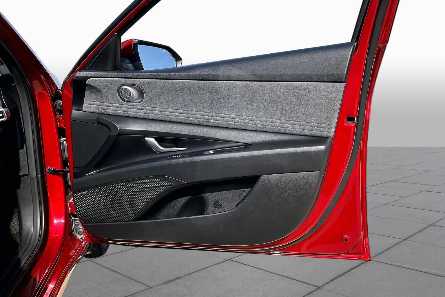Used 2023 Hyundai Elantra Limited FWD image 22