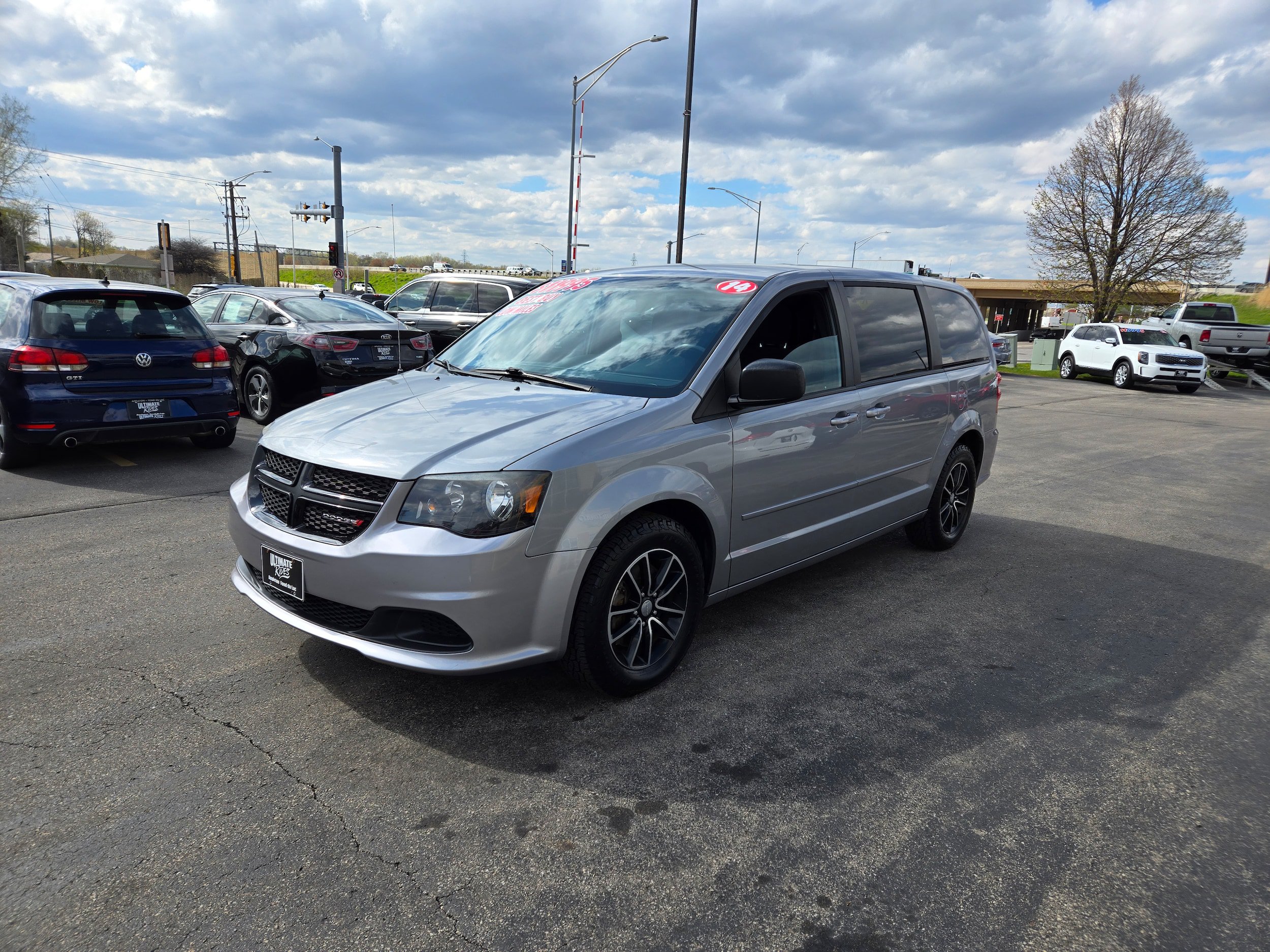 Used 2014 Dodge Grand Caravan SE w/ Quick Order Package 29E SE FWD image 3
