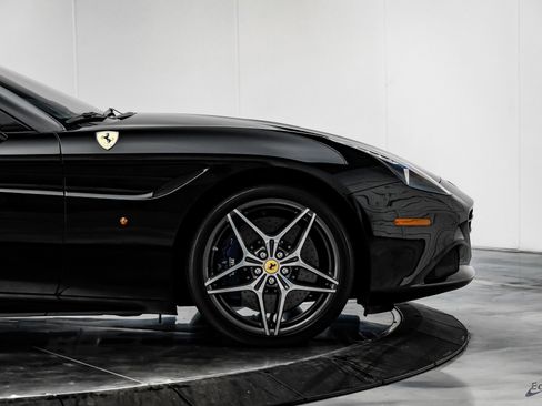 Used 2016 Ferrari California T image 23