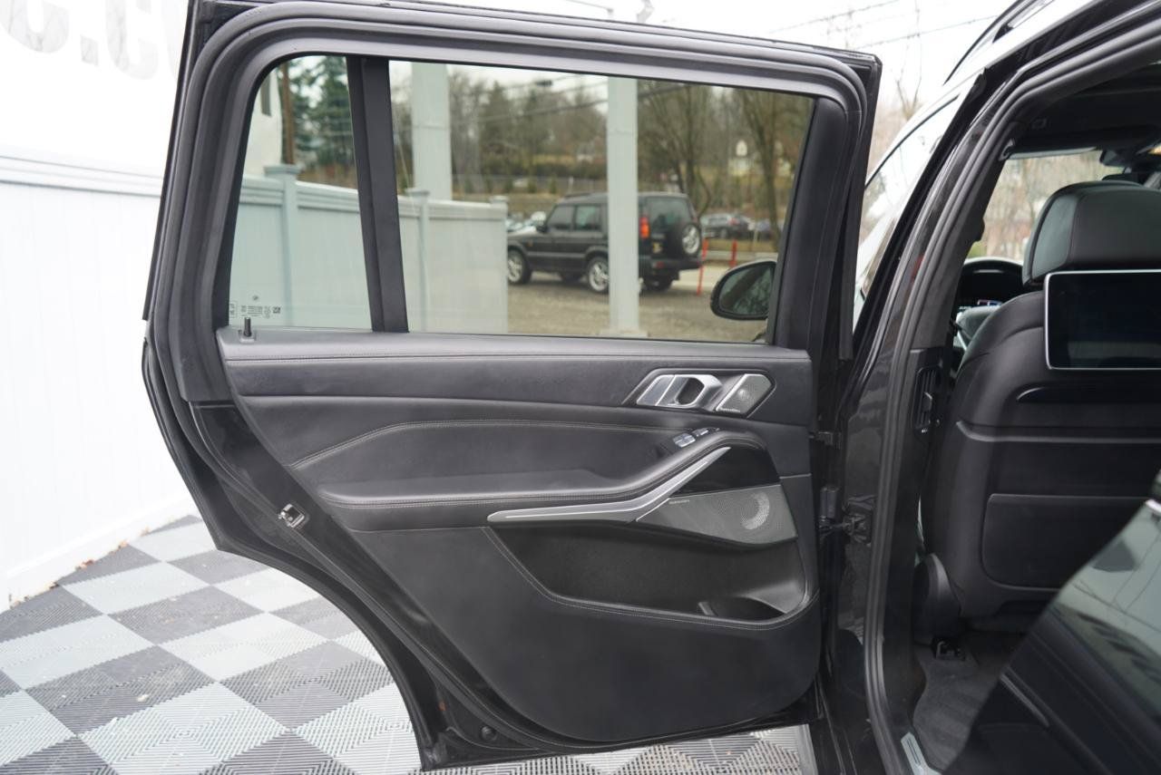 Used 2022 BMW ALPINA XB7 AWD/4WD image 41