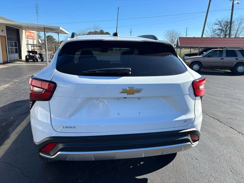 Used 2025 Chevrolet Trax LT w/ Driver Confidence Package image 23