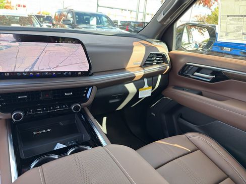 New 2026 Chevrolet Suburban High Country image 30