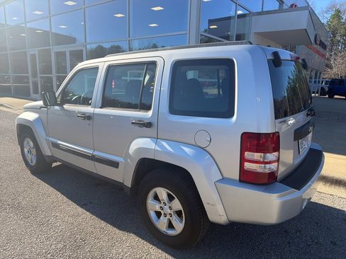 Used 2012 Jeep Liberty Sport image 2