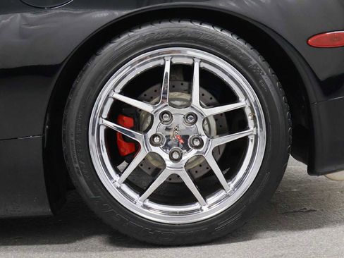 Used 1998 Chevrolet Corvette Convertible w/ Memory Pkg RWD image 29