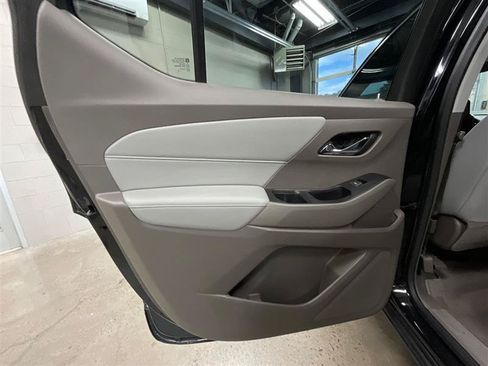 Used 2019 Chevrolet Traverse LT FWD image 19
