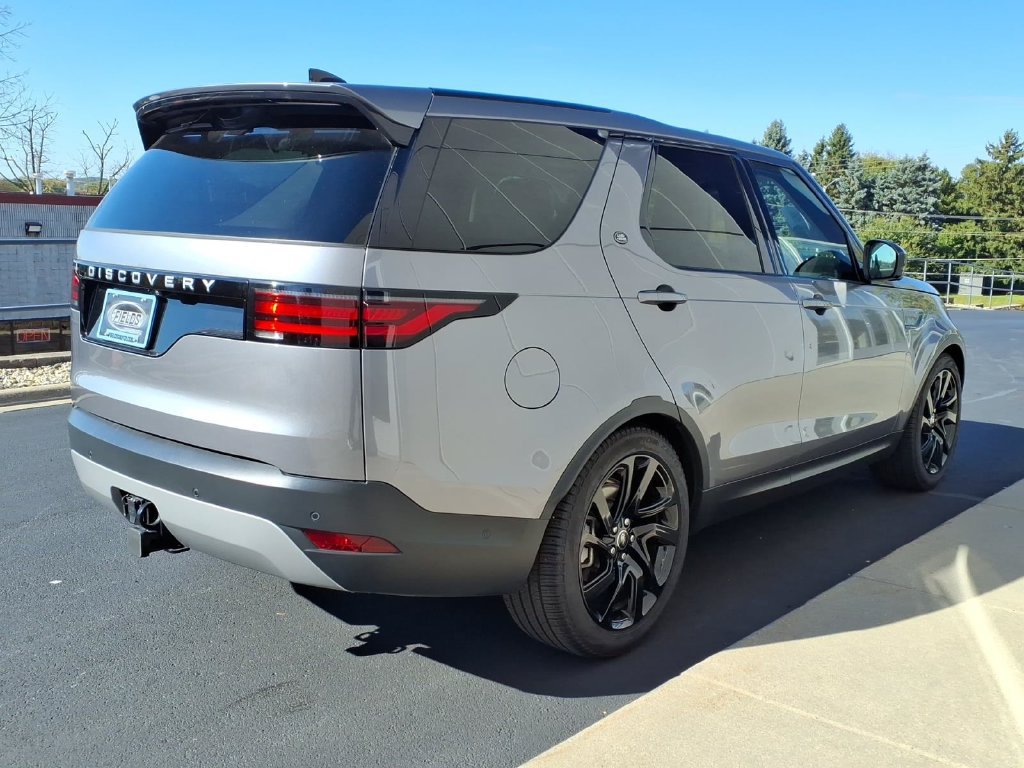 Certified 2025 Land Rover Discovery S AWD/4WD image 5