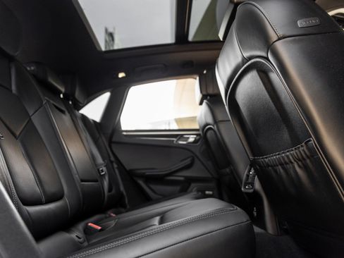 Used 2024 Porsche Macan AWD/4WD image 36