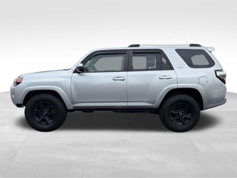 Used 2020 Toyota 4Runner SR5 AWD/4WD image 2