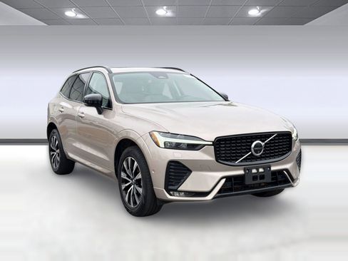 Used 2024 Volvo XC60 B5 Plus w/ Climate Package image 7