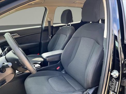 Used 2025 Kia Sportage LX AWD/4WD image 25