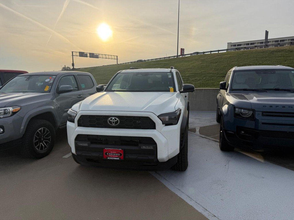Certified 2025 Toyota 4Runner TRD Off-Road Premium AWD/4WD image 6