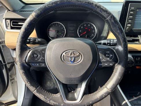 Used 2019 Toyota RAV4 XLE Premium FWD image 14