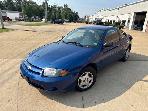 Used 2004 Chevrolet Cavalier Coupe w/ Preferred Equipment Group FWD image 1
