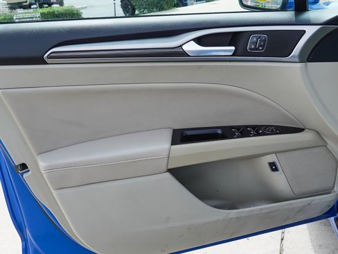 Used 2020 Ford Fusion SEL FWD image 22