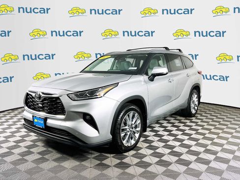 Used 2023 Toyota Highlander Limited AWD/4WD image 3