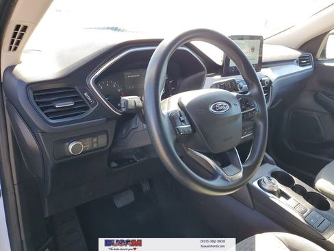 Used 2020 Ford Escape SE image 18